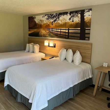 Days Inn By Wyndham Кристъл Ривър Екстериор снимка